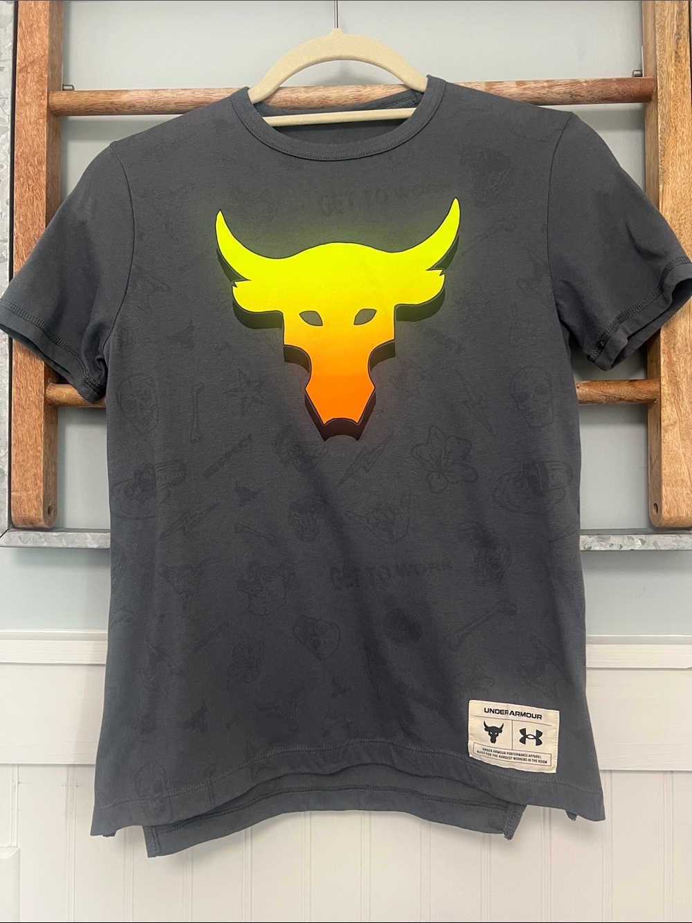 Boys Under Armour  Project Rock medium short sleeve T-shirt bull grey